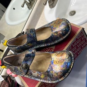 Gently worn Algeria size 38